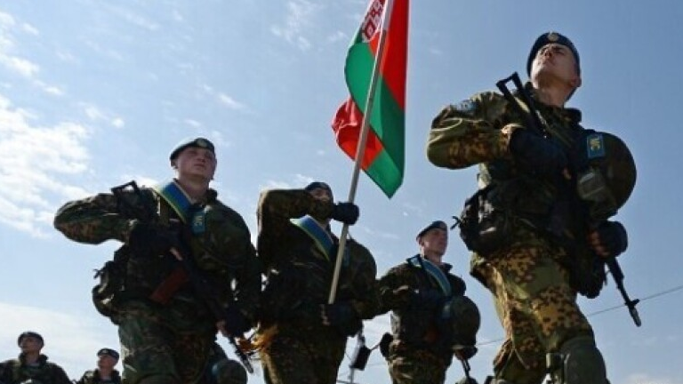 Близько 13 тисяч білорусів хочуть воювати проти України, - Генштаб