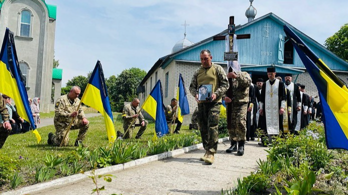 Загинув, боронячи Батьківщину від окупанта: У Нововолинську попрощалися із Героєм України