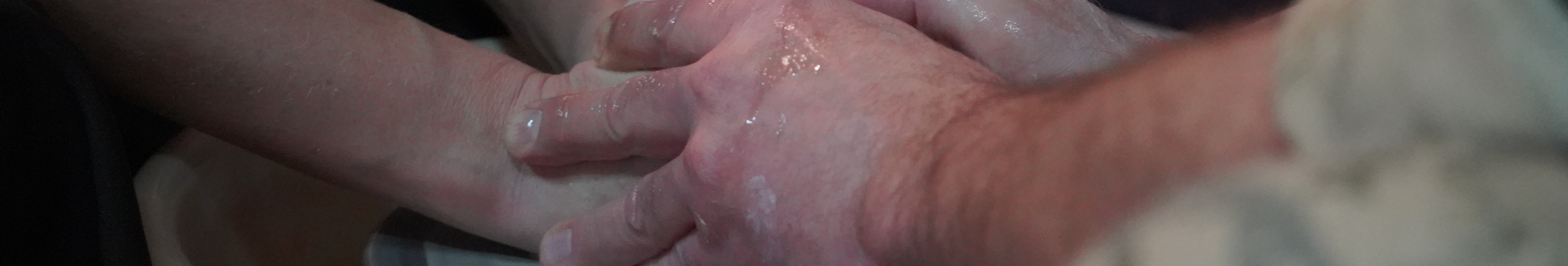 Глина, що лікує: у Луцьку провели сесію терапії для поранених захисників