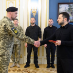 Володимир Зеленський нагородив командира танкового батальйону волинської 14-ї бригади