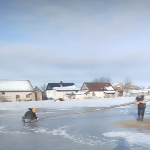 «Треба каска або страховка»: як на Волині підлітки розважаються на льоду. Відео