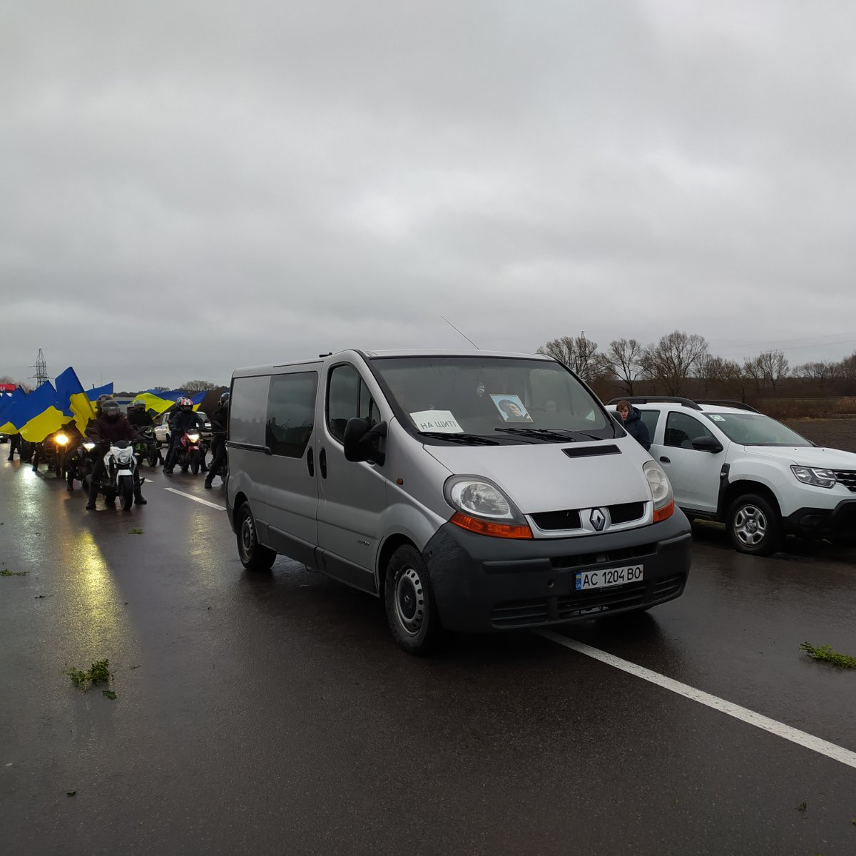 «Плакало навіть небо»: на рідну Волинь назавжди повернувся Герой Василь Солодуха