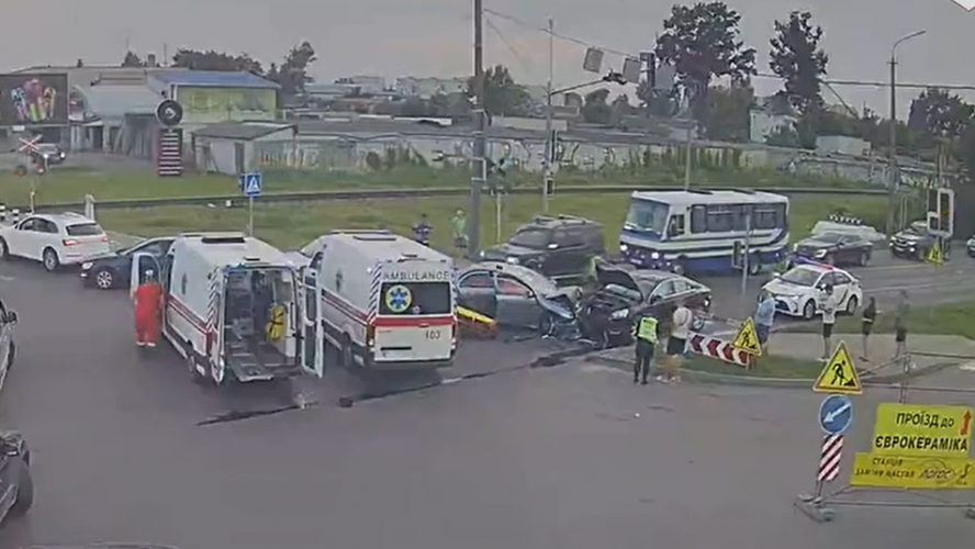 ДТП у Луцьку: лоб у лоб зіткнулися дві автівки, є потерпілі