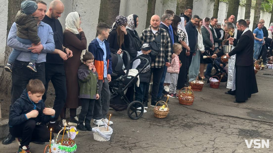 У Луцьку освятили паски в храмі Святого Великомученика Юрія Переможця ПЦУ. Фото