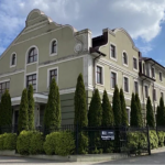 У центрі Луцька продають триповерхову будівлю за $3,8 мільйона
