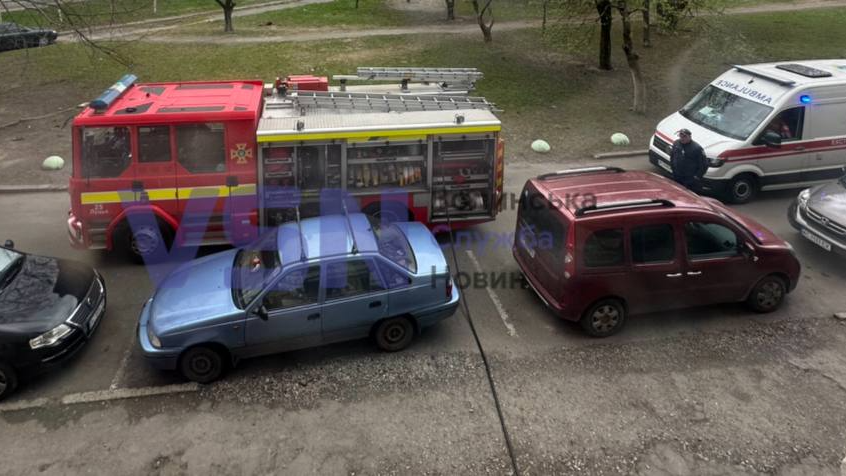 Пожежа у багатоповерхівці в Луцьку: на місці працюють рятувальники та медики