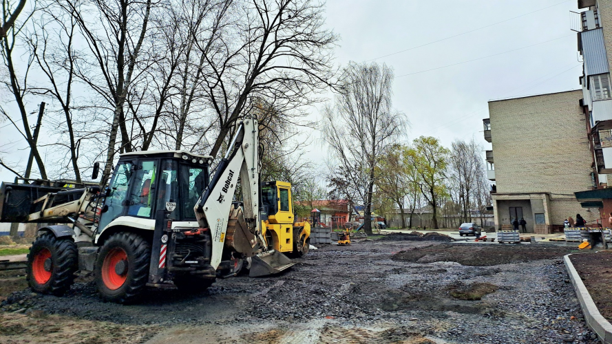 У Ковелі капітально ремонтують прибудинкові території, які підтоплювало під час опадів