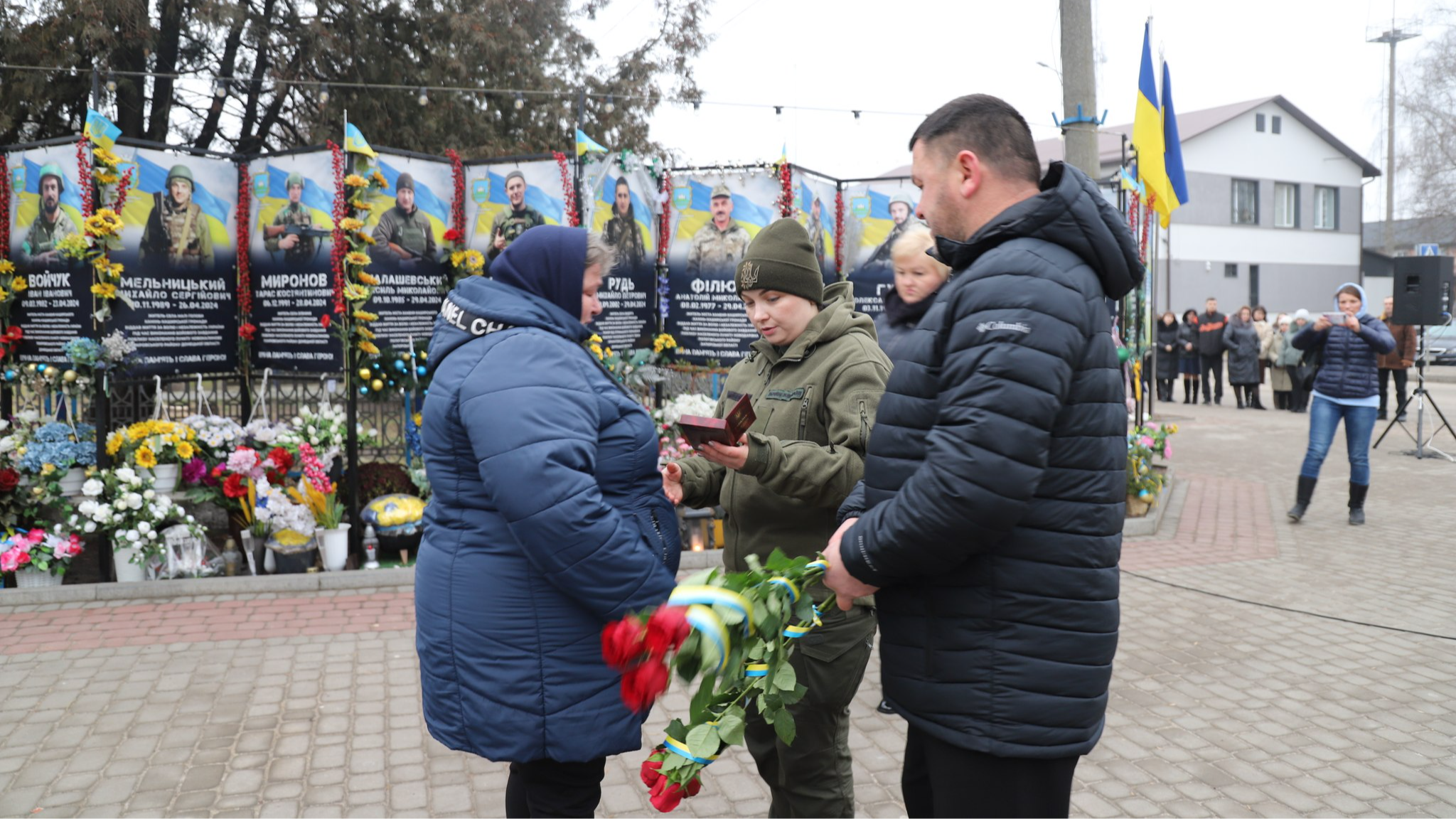 Сподівалися, що захисники з війни повернуться живими та не судилося: рідним загиблих Героїв з Волині вручили їхні ордени