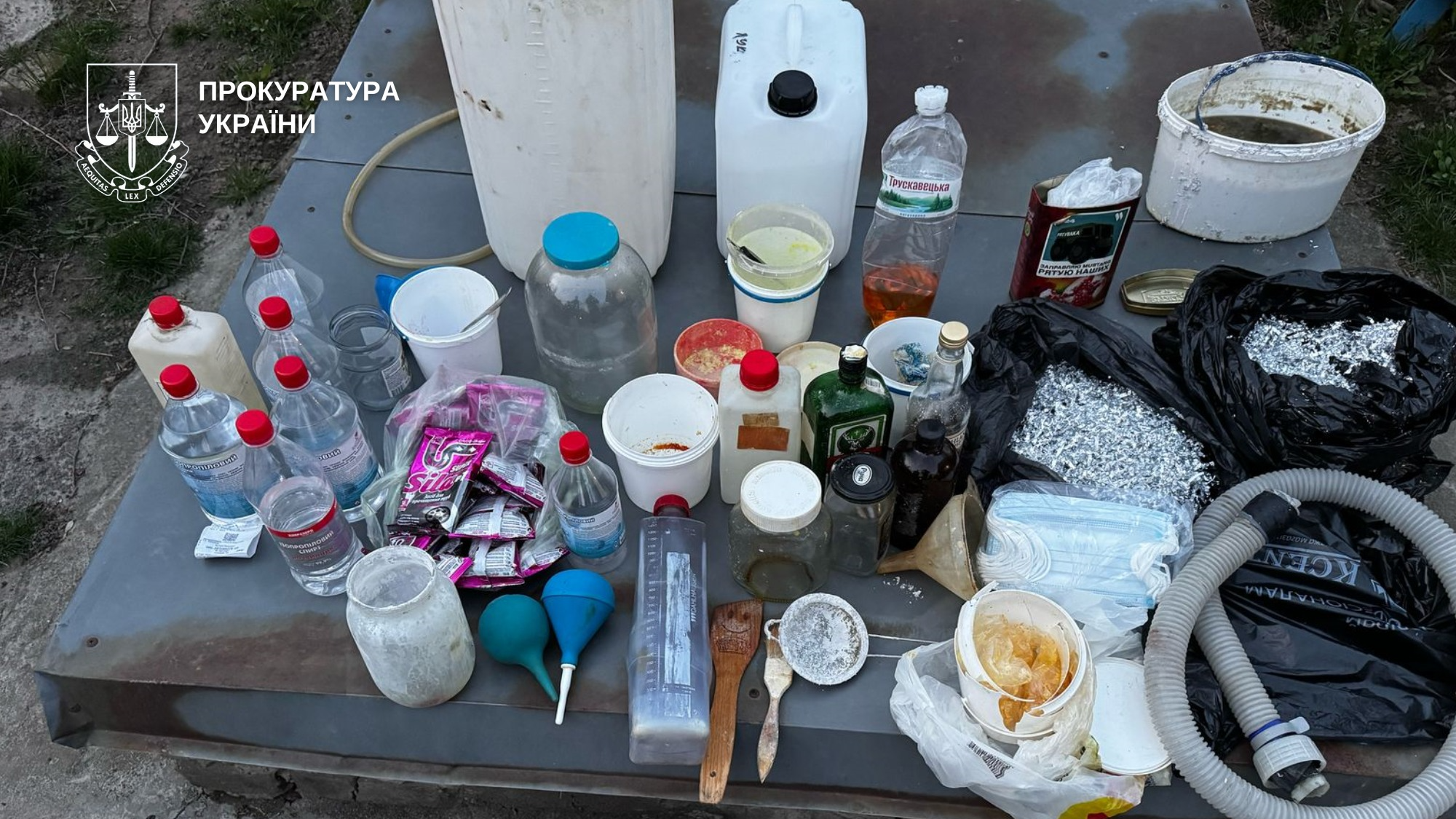 Під Луцьком діяла нарколабораторія: п’ятьох чоловіків судитимуть за виготовлення амфетаміну