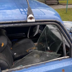На Волині невідомі вибили вікна в авто, де збирати кошти на ЗСУ