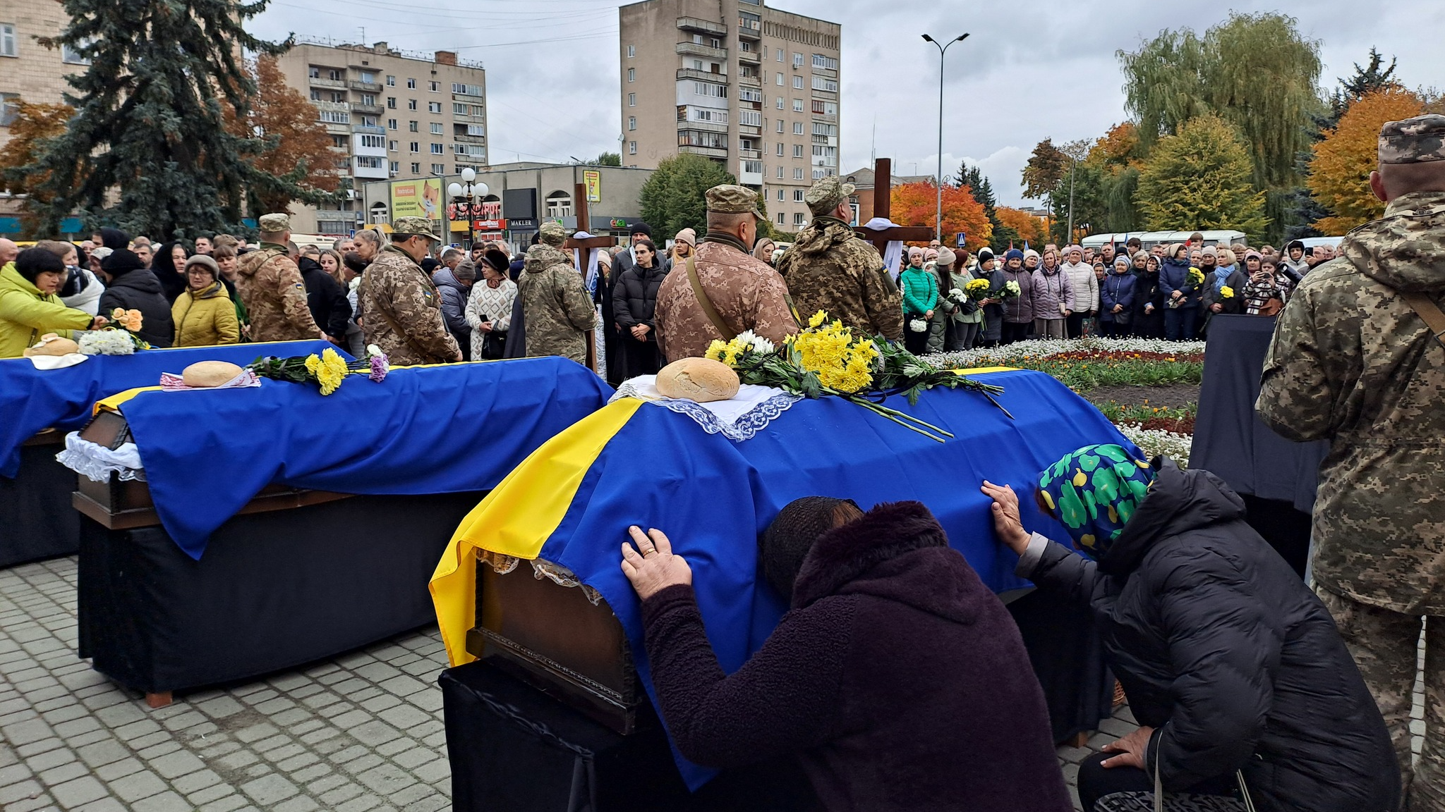 Ковель у жалобі: місто попрощалося з трьома Героями