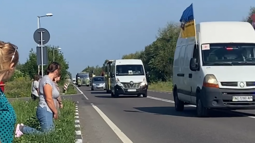 «Був добрим, спокійним і готовим завжди прийти на допомогу»: на Волинь «на щиті» назавжди повернувся Герой Олексій Додік. Відео