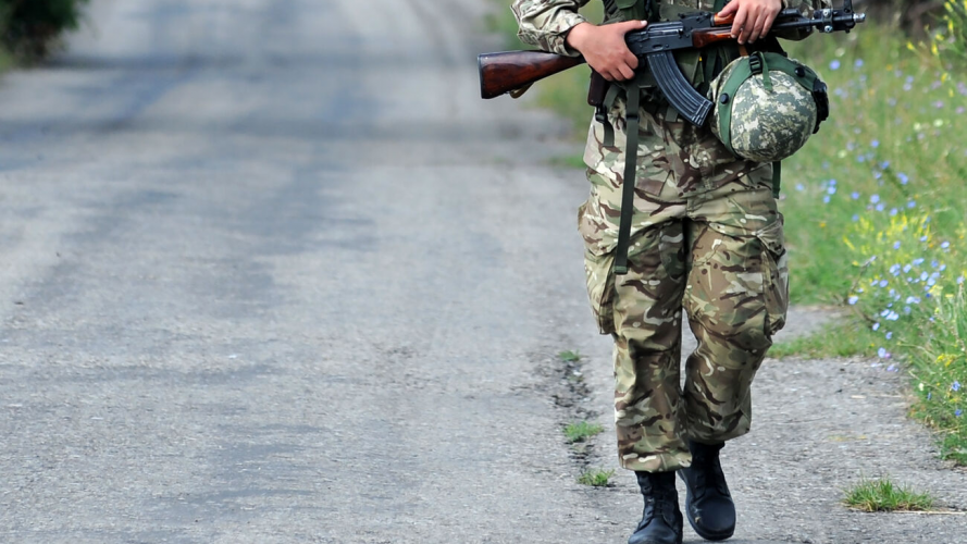 В Лисичанську десятки озброєних зеків втекли із табору загону «Шторм Z»