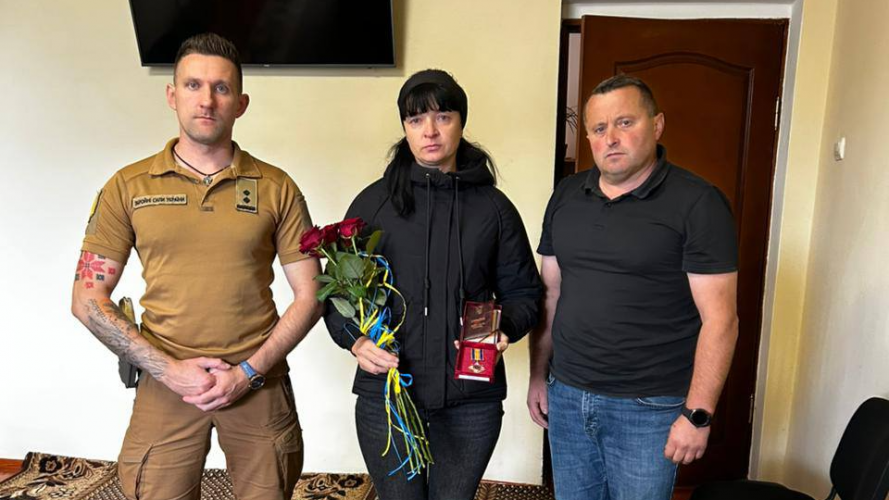На Волині орден «За мужність» вручили дружині загиблого Героя Сергія Челяди
