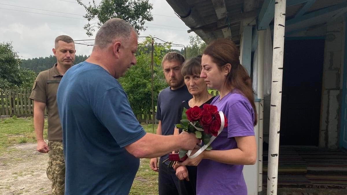 Відзнаки Героям: у громаді на Волині рідні загиблих воїнів отримали ордени «За мужність»