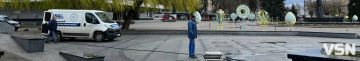 У центрі Луцька готують фонтани до Великодня