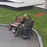 У центрі Луцька дівчина влаштувала «тир» і влучила у тролейбус