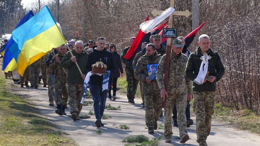 Майже вісім місяців вважався зниклим безвісти: на Волині попрощалися з Героєм Миколою Луцюком