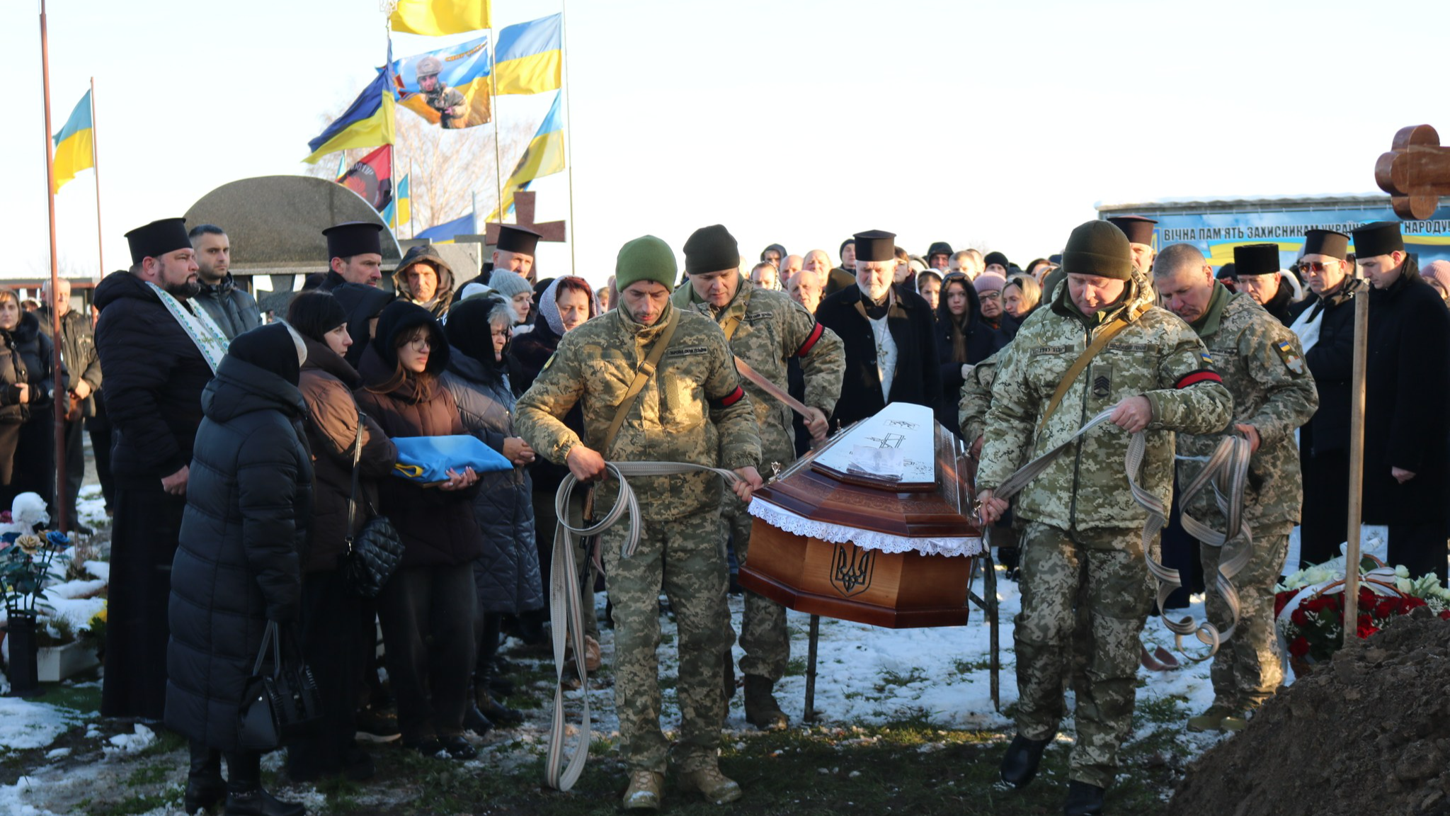 Більше року вважався безвісти зниклим: на Волині в останню путь провели Героя Михайла Качана