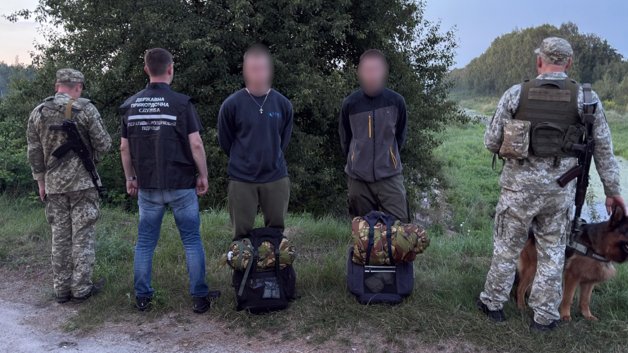 Двоє молодиків з Луцького району намагалися незаконно втекти за кордон, їх затримали