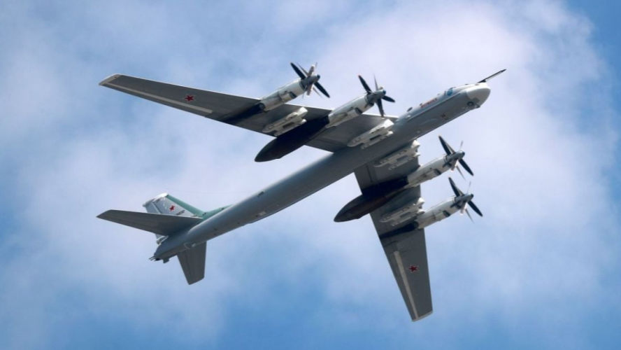 Зліт Ту-95МС з аеродрому Оленья