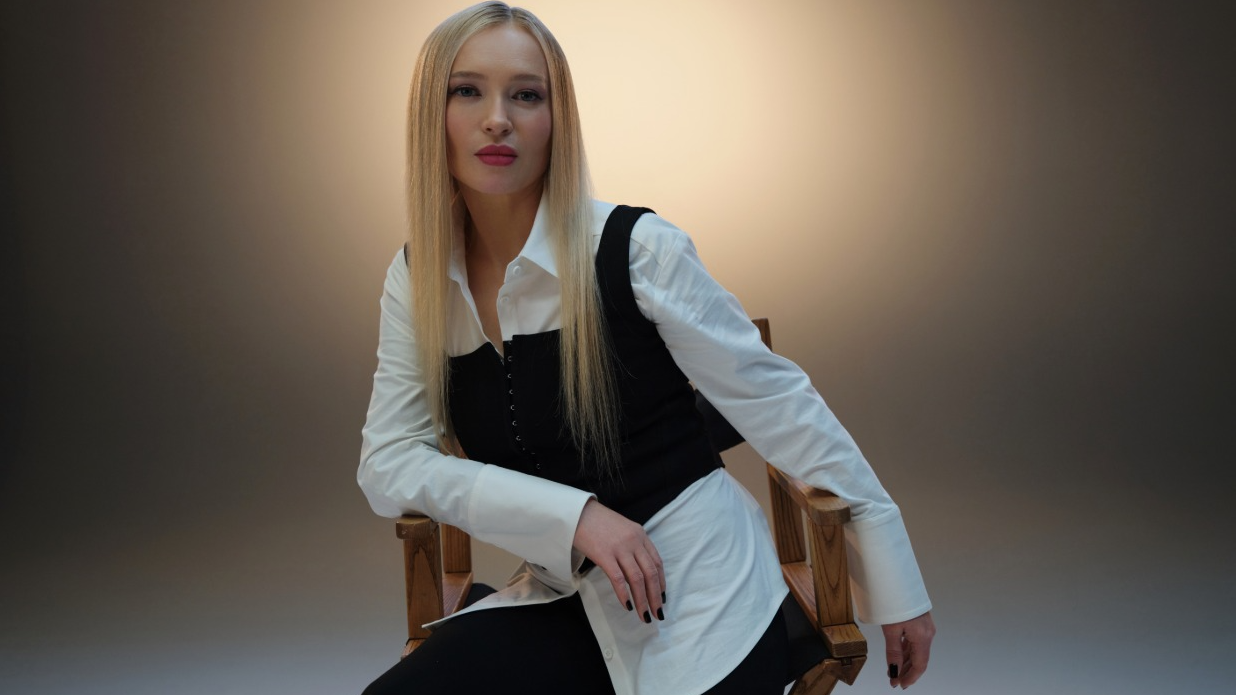 Співачка з Луцька презентувала новий кліп — історію про сміливість і кохання