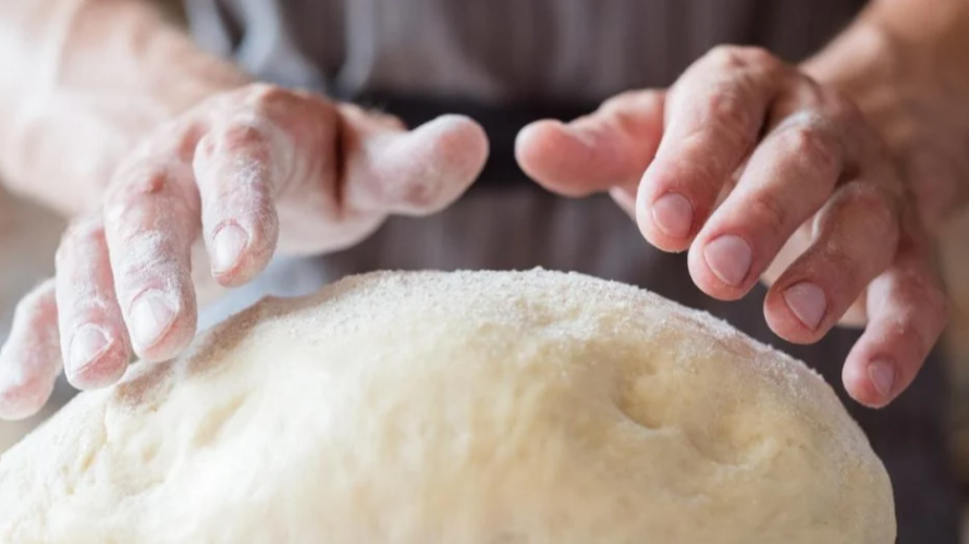 Дріжджове тісто не піднімається: один секрет врятує випічку за кілька хвилин