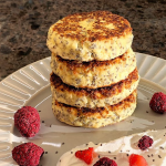 Що додати в сирники, аби вони не розвалювалися