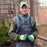 Був шахтарем, а став доглядальником тварин: переселенець з Донеччини годує хижаків у Луцькому зоопарку