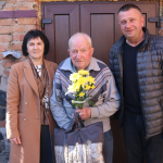 Виховав дітей і зараз з гордістю спостерігає за внуками та правнуками: дідусь з Волині відзначив 90-річчя