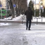 Керівників ЖЕКів Луцька оштрафували за непосипані тротуари