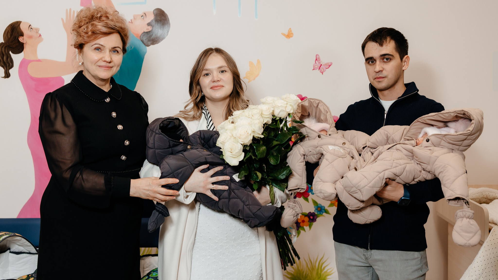 Три маленькі серця - одна велика родина: з Волинського перинатального центру виписали трійню