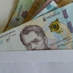 Подарунок на день народження — скільки грошей покласти в конверт у 2025 році