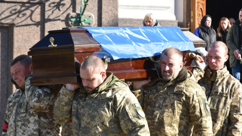 Загинув у Курській області: у Луцьку попрощалися із захисником України Дмитром Бондаренком