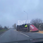 На Волині перекинулася вантажівка з зерном