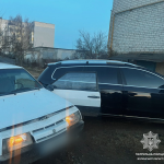 У місті на Волині п’яний водій без прав врізався у припарковане авто