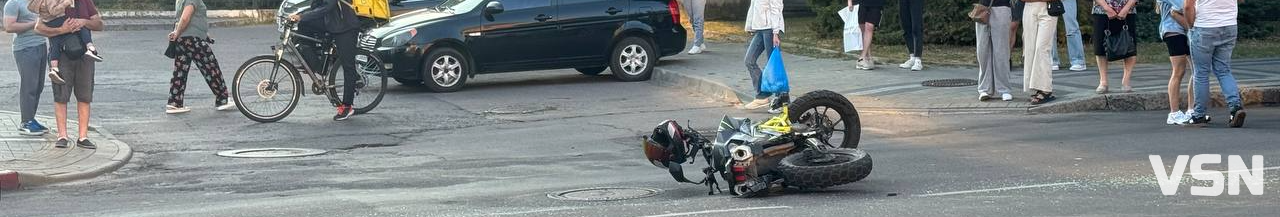 16-річний мотоцикліст - у лікарні: подробиці аварії у центрі Луцька