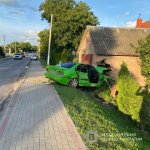 Біля Луцька п'яний водій BMW злетів з дороги та в’їхав у чужий двір: травмувався 20-річний пасажир