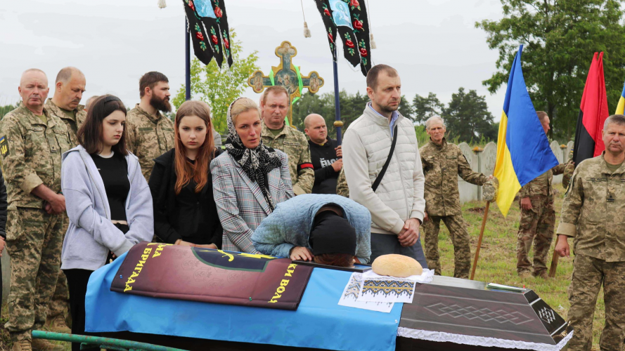Півтора року вважався зниклим безвісти: на Волині попрощалися з полеглим Героєм Сергієм Замлинним