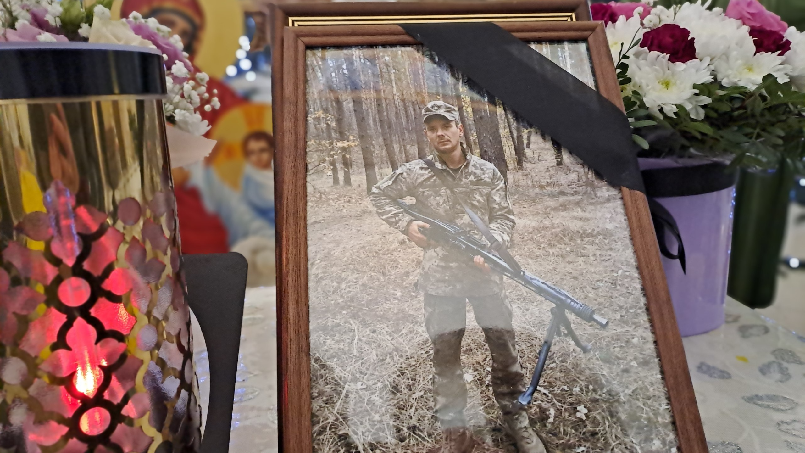 Мобілізували влітку: на Волині в останню путь провели Героя Романа Сахарука