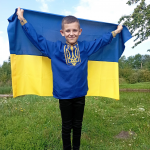 Великий вчинок маленького українця: на Волині 9-річний хлопчик роздавав цукерки військовим