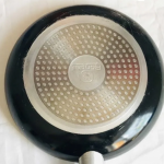 Будь-яка сковорідка засяє як нова: треба ось ці копійчані засоби — і жир відпаде сам