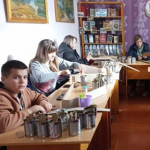 На Волині мати Героя України Костянтина Мрочка ініціювала виробництво окопних свічок