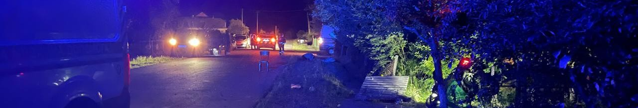 На Волині мотоцикл врізався у паркан і дерева: один чоловік загинув, ще один травмований