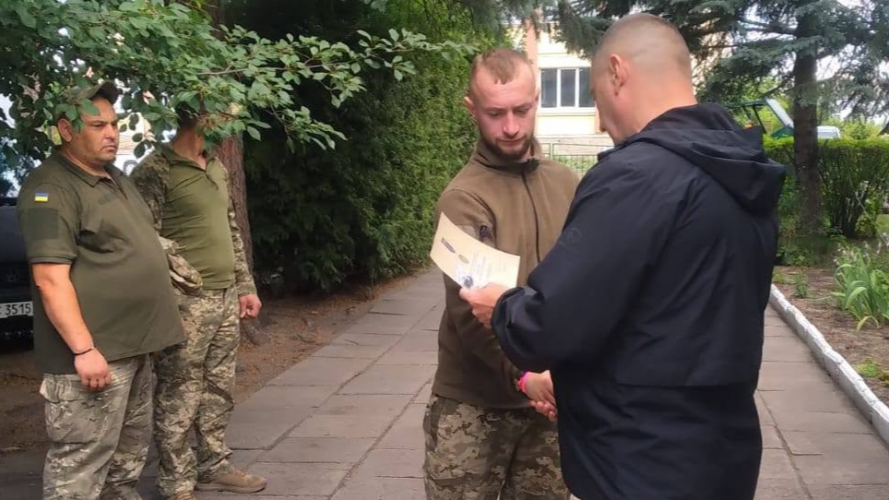 У 20 років обрав захищати Україну: воїна з Волині нагородили відзнакою «За поранення»