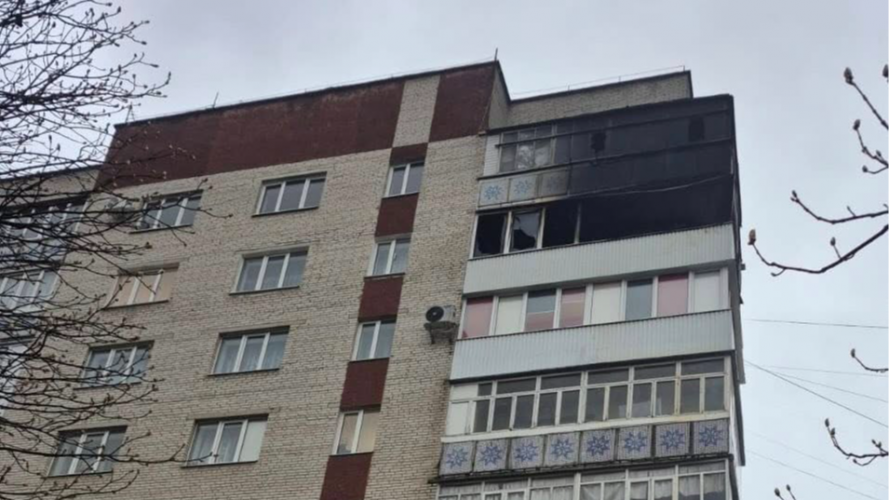У Луцьку після падіння уламків шахеду сталася пожежа в багатоповерхівці