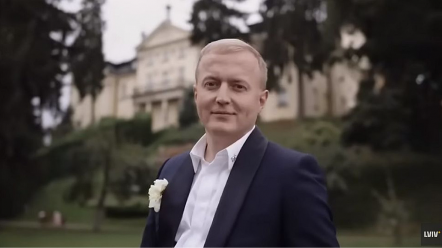 Колишньому прокурору, який нещодавно відгуляв розкішне весілля під час війни у Львові, вручили повістку