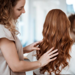Коли йти до перукаря у квітні 2026 року: найкращі дні для стрижки і фарбування волосся