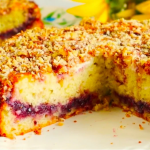 Пиріг на кефірі без ваг й міксера: ніжний десерт, який завжди вдається