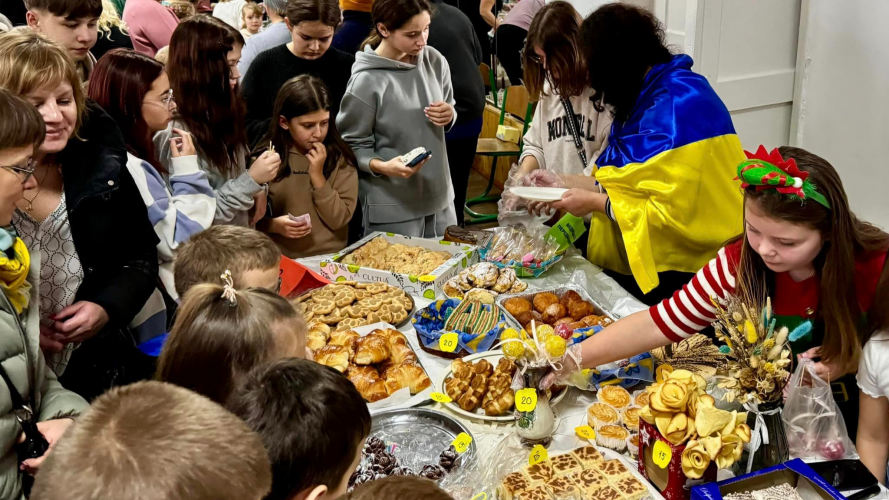 У місті на Волині на шкільних ярмарках зібрали понад 200 тисяч гривень для захисників